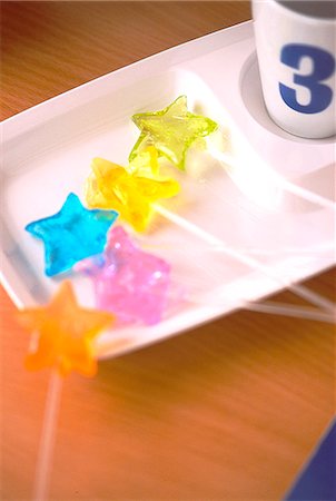simsearch:622-06009833,k - Star Shaped Lollipop In Tray Stock Photo - Premium Royalty-Free, Code: 622-06009833