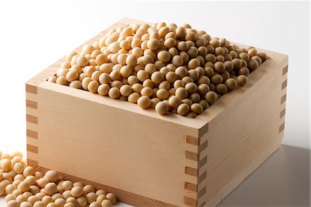 seed grain - Full Box Of Soybeans Stock Photo - Premium Royalty-Free, Code: 622-06009975