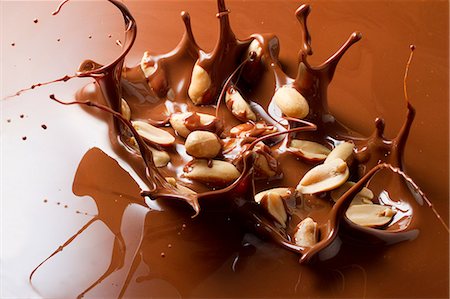 Mixture Of Chocolate And Peanuts Foto de stock - Sin royalties Premium, Código: 622-06010021