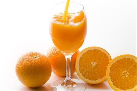 Juice Filling Glass With Oranges Foto de stock - Sin royalties Premium, Código: 622-06010077