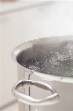 Water Boiling Inside Cooking Pot Stock Photo - Premium Royalty-Free, Code: 622-06163819