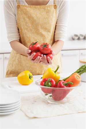 simsearch:622-06163876,k - Woman Holding Fresh Tomatoes Stock Photo - Premium Royalty-Free, Code: 622-06163823