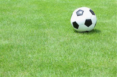 football field nobody - Soccer Ball On Grass Foto de stock - Sin royalties Premium, Código: 622-06163937
