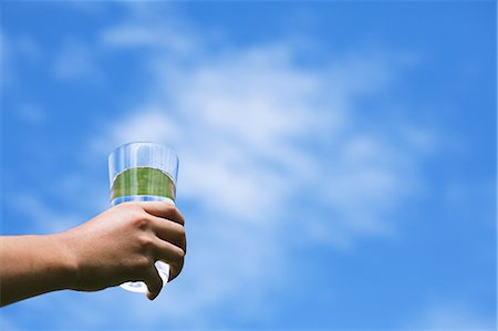 Human Hand Holding Drinking Glass Foto de stock - Sin royalties Premium, Código: 622-06163931