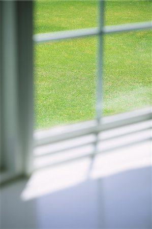 simsearch:632-05991506,k - Lawn Through Window Foto de stock - Sin royalties Premium, Código: 622-06163942