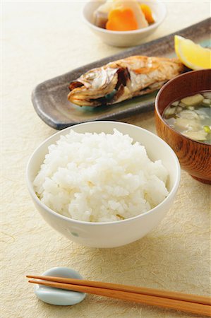 rice bowl - Fish On Tray With Chopstick And Boiled Rice Stock Photo - Premium Royalty-Free, Code: 622-06163960