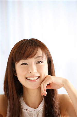 domestic life - Close Up Of Cheerful Japanese Woman Foto de stock - Sin royalties Premium, Código: 622-06190752