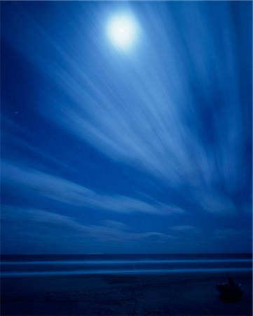 rayon de lune - Scène de nuit avec Moon Over côte Photographie de stock - Premium Libres de Droits, Code: 622-06191097