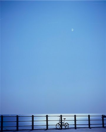 Bicycle On Dock, Waterfront Foto de stock - Sin royalties Premium, Código: 622-06191092