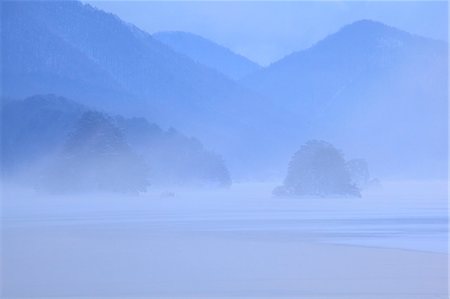 frost - Nebligen Szene auf See und Berge im Hintergrund Stockbilder - Premium RF Lizenzfrei, Bildnummer: 622-06191466
