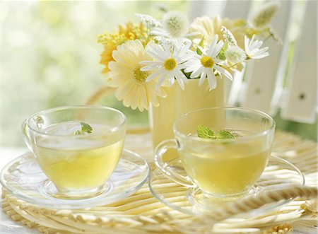 flower arrangement in a teacup - Flower and herbal tea Stock Photo - Premium Royalty-Free, Code: 622-06369411