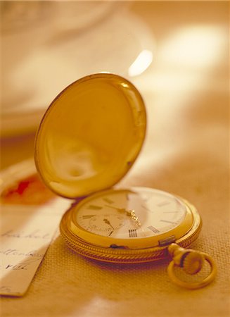 pocket watch - Montre de poche Photographie de stock - Premium Libres de Droits, Code: 622-06369448