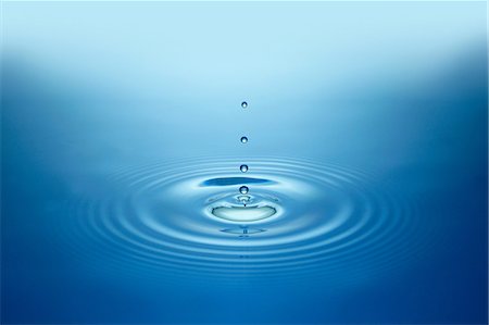 Water droplet and ripples Foto de stock - Sin royalties Premium, Código: 622-06370002