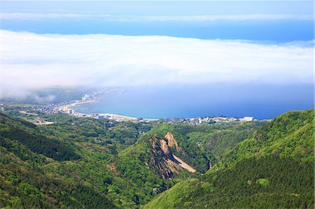 simsearch:622-06398077,k - View of a group of mountains and the coast in Sado, Niigata Prefecture, Japan Foto de stock - Sin royalties Premium, Código: 622-06398077