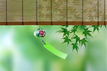 simsearch:622-06398369,k - Wind chime and green maple leaves Stock Photo - Premium Royalty-Free, Code: 622-06398355