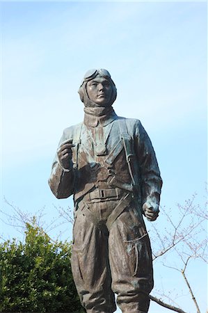 Statue of suicide kamikaze pilot in Chiran Peace Park, Kagoshima Foto de stock - Sin royalties Premium, Código: 622-06398588