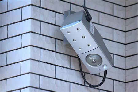 surveillance camera - Security camera installed on wall Foto de stock - Sin royalties Premium, Código: 622-06439298