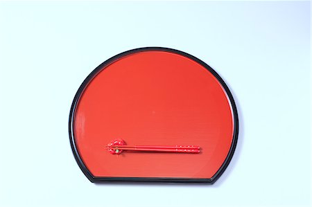 simsearch:622-06439318,k - Red lacquered tray and chopsticks on white background Foto de stock - Sin royalties Premium, Código: 622-06439316