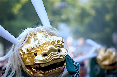 Masque traditionnel japonais pendant le festival d'été Photographie de stock - Premium Libres de Droits, Code: 622-06439313