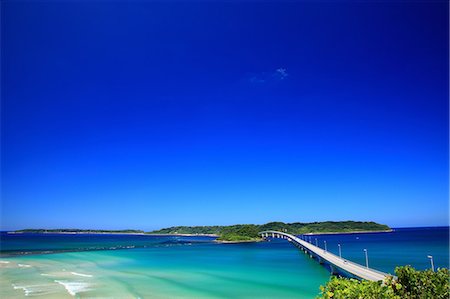 Tsunoshima Bridge and blue sky, Shimonoseki, Yamaguchi Prefecture Foto de stock - Sin royalties Premium, Código: 622-06439393