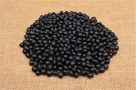 soy - Black soybeans on hemp cloth Stock Photo - Premium Royalty-Free, Code: 622-06439837