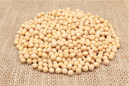 soya - Soybeans on hemp cloth Stock Photo - Premium Royalty-Free, Code: 622-06439833