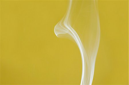 simsearch:622-06486744,k - White smoke on yellow background Stock Photo - Premium Royalty-Free, Code: 622-06486709