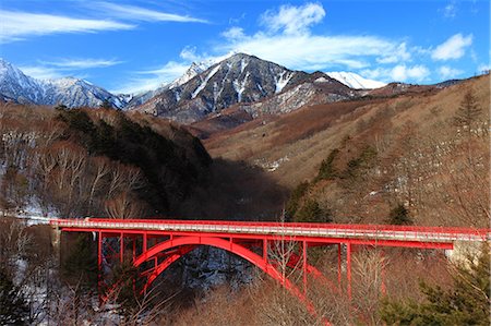 Higashisawa bridge in Hokuto, Yamanashi Prefecture Foto de stock - Sin royalties Premium, Código: 622-06486836