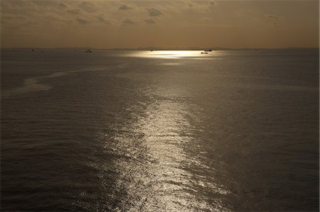 simsearch:622-06398211,k - Sea at sunset at Tokyo Bay, Chiba Prefecture Photographie de stock - Premium Libres de Droits, Code: 622-06487247
