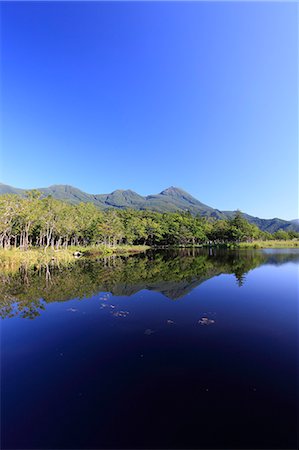 september - Lake Shiretoko, Hokkaido Stock Photo - Premium Royalty-Free, Code: 622-06487879