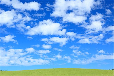 spacious - Grassland and blue sky with clouds Foto de stock - Sin royalties Premium, Código: 622-06549222