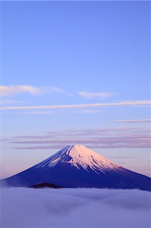 Sea of ??clouds and morning glow at Mount Fuji Photographie de stock - Premium Libres de Droits, Code: 622-06549257