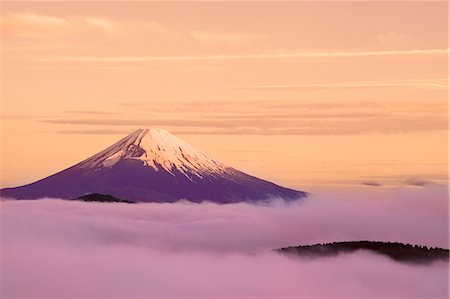 scenic japan - Sea of ??clouds and morning glow at Mount Fuji Stock Photo - Premium Royalty-Free, Code: 622-06549259