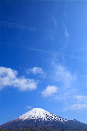 Mount Fuji and blue sky with clouds Fotografie stock - Premium Royalty-Free, Codice: 622-06549250