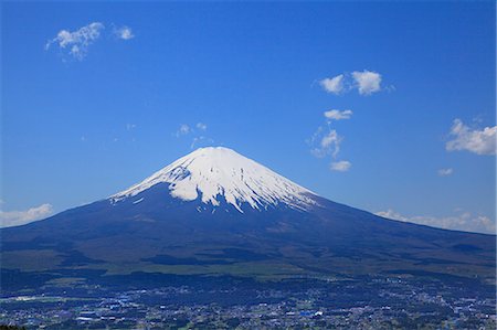 Mount Fuji and blue sky with clouds Photographie de stock - Premium Libres de Droits, Code: 622-06549251