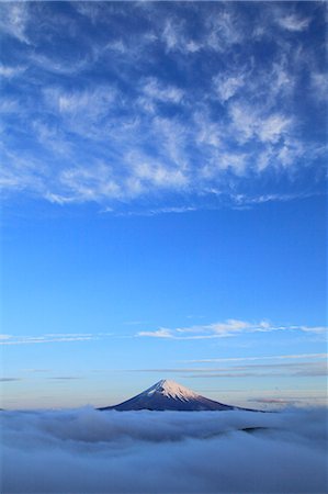 Sea of ??clouds and morning glow at Mount Fuji Photographie de stock - Premium Libres de Droits, Code: 622-06549263