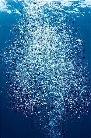 Oxygen bubbles underwater Stock Photo - Premium Royalty-Free, Code: 622-06809113