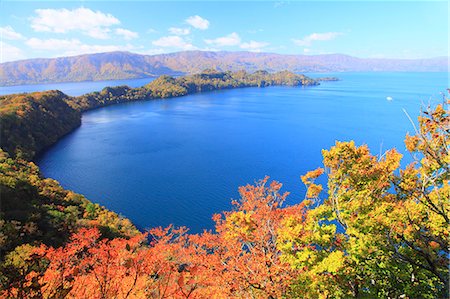 simsearch:622-06809512,k - Lake Towada in Autumn, Aomori Prefecture Photographie de stock - Premium Libres de Droits, Code: 622-06809546