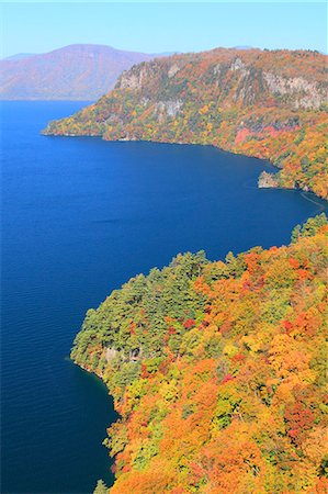 simsearch:622-06809512,k - Lake Towada in Autumn, Aomori Prefecture Photographie de stock - Premium Libres de Droits, Code: 622-06809547