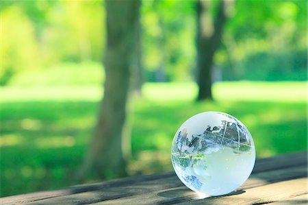 pelouse - Glass sphere Photographie de stock - Premium Libres de Droits, Code: 622-06809635