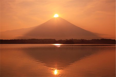 Mount Fuji and Lake Tanuki, Shizuoka Prefecture Stock Photo - Premium Royalty-Free, Code: 622-06809775