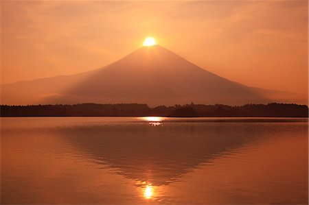 protuberancia - Mount Fuji and Lake Tanuki, Shizuoka Prefecture Foto de stock - Sin royalties Premium, Código: 622-06809775