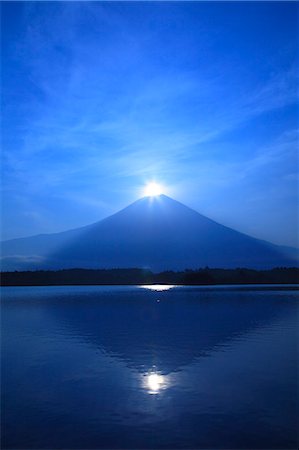 shiny surface - Mount Fuji and Lake Tanuki, Shizuoka Prefecture Stock Photo - Premium Royalty-Free, Code: 622-06809776