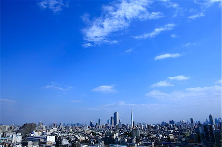 panorama de la ciudad - Blue sky with clouds and cityscape Foto de stock - Sin royalties Premium, Código: 622-06841984