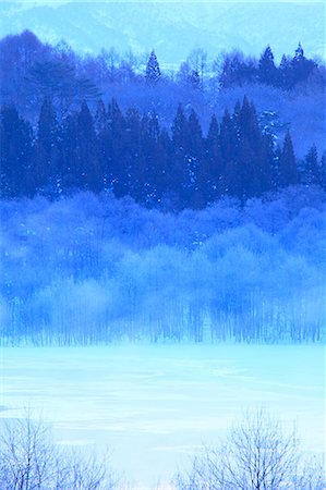 surface reflection - Fog and snow at Lake Onogawa, Fukushima prefecture Stock Photo - Premium Royalty-Free, Code: 622-06842497