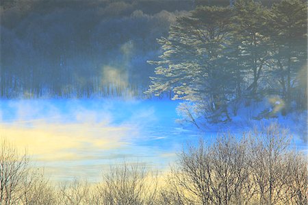 fog reflection - Fog and snow at Lake Onogawa, Fukushima prefecture Stock Photo - Premium Royalty-Free, Code: 622-06842499