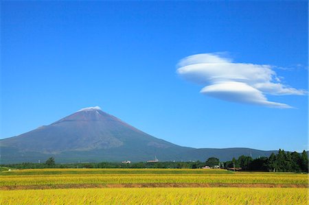 simsearch:859-07783579,k - Mount Fuji and sky with clouds, Shizuoka Prefecture Photographie de stock - Premium Libres de Droits, Code: 622-06842569