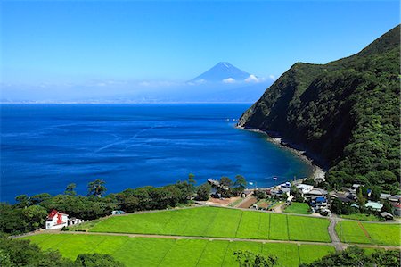 snow mountain town - Mount Fuji and Suruga Bay, Shizuoka Prefecture Stock Photo - Premium Royalty-Free, Code: 622-06842610