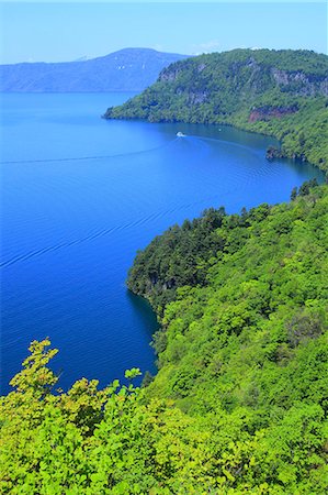 Lake Towada, Aomori Prefecture Stock Photo - Premium Royalty-Free, Code: 622-06900613