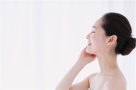 eyes closed profile - Young woman with no make-up smiling Stock Photo - Premium Royalty-Free, Code: 622-06964252